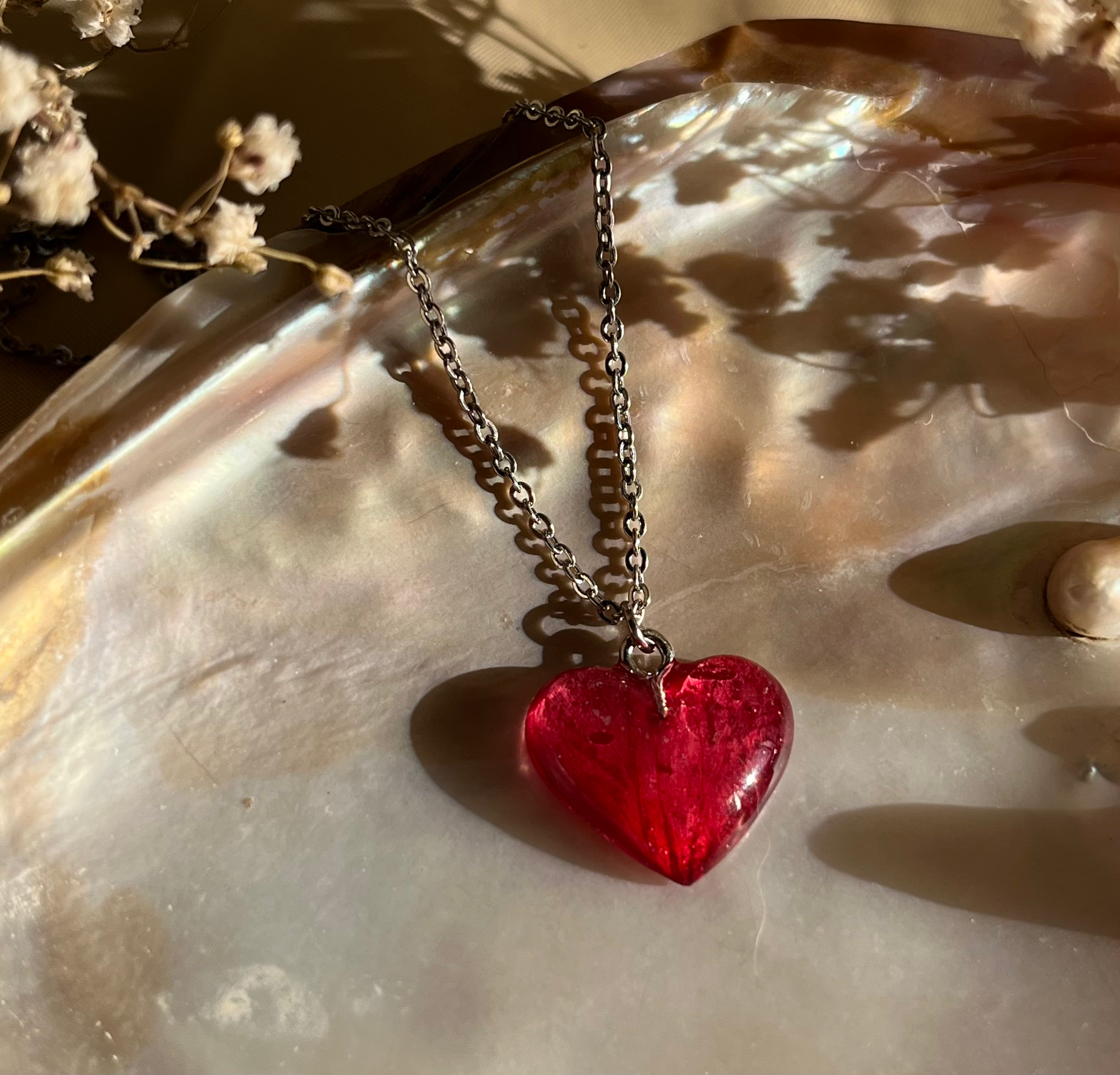 Colgante de corazón - pétalo de flor  image 1