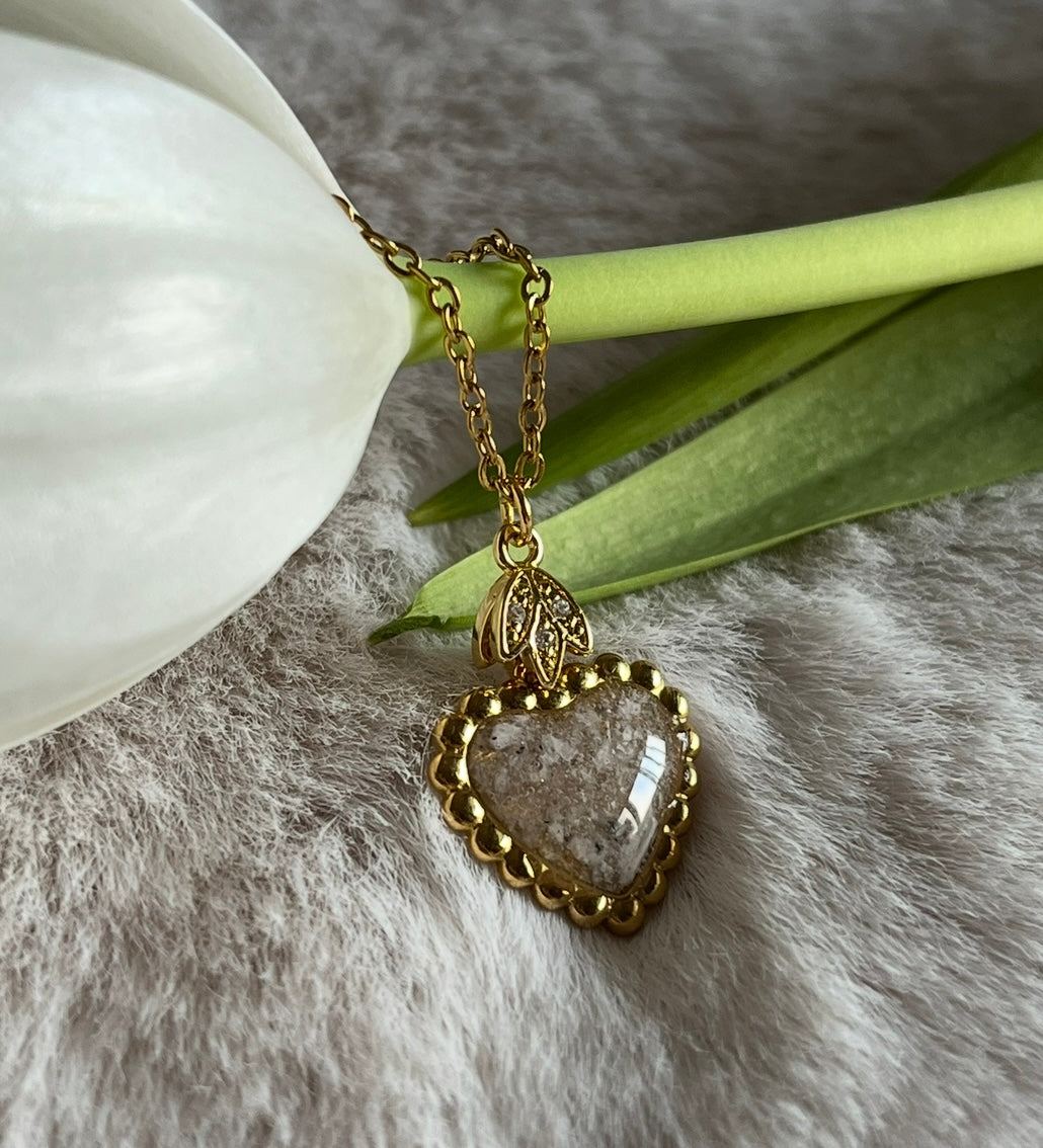 Colgante de corazón con cenizas