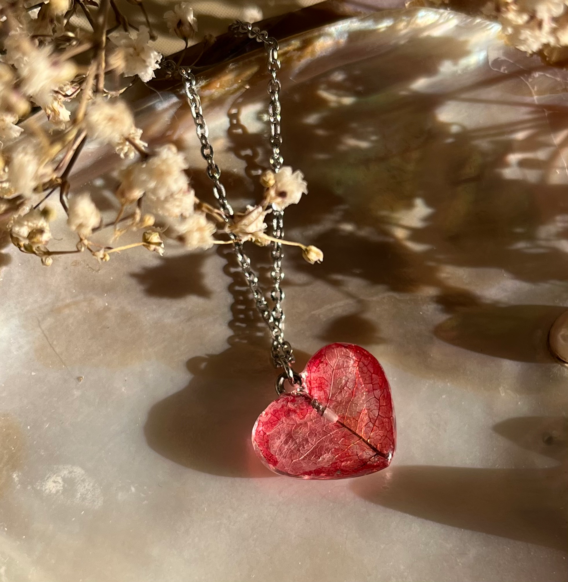 Colgante de corazón - pétalo de flor  image 1