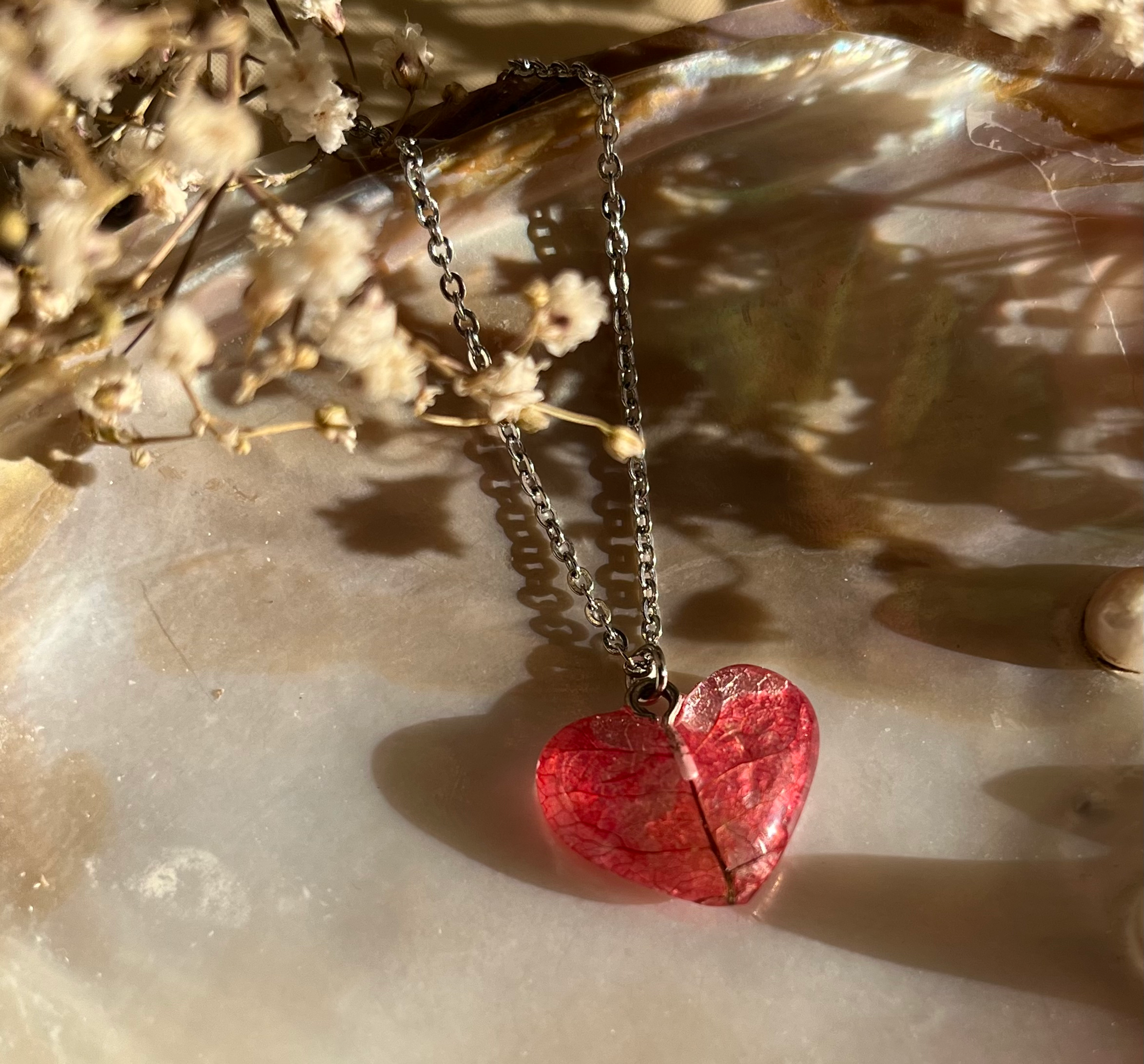 Colgante de corazón - pétalo de flor  image 0