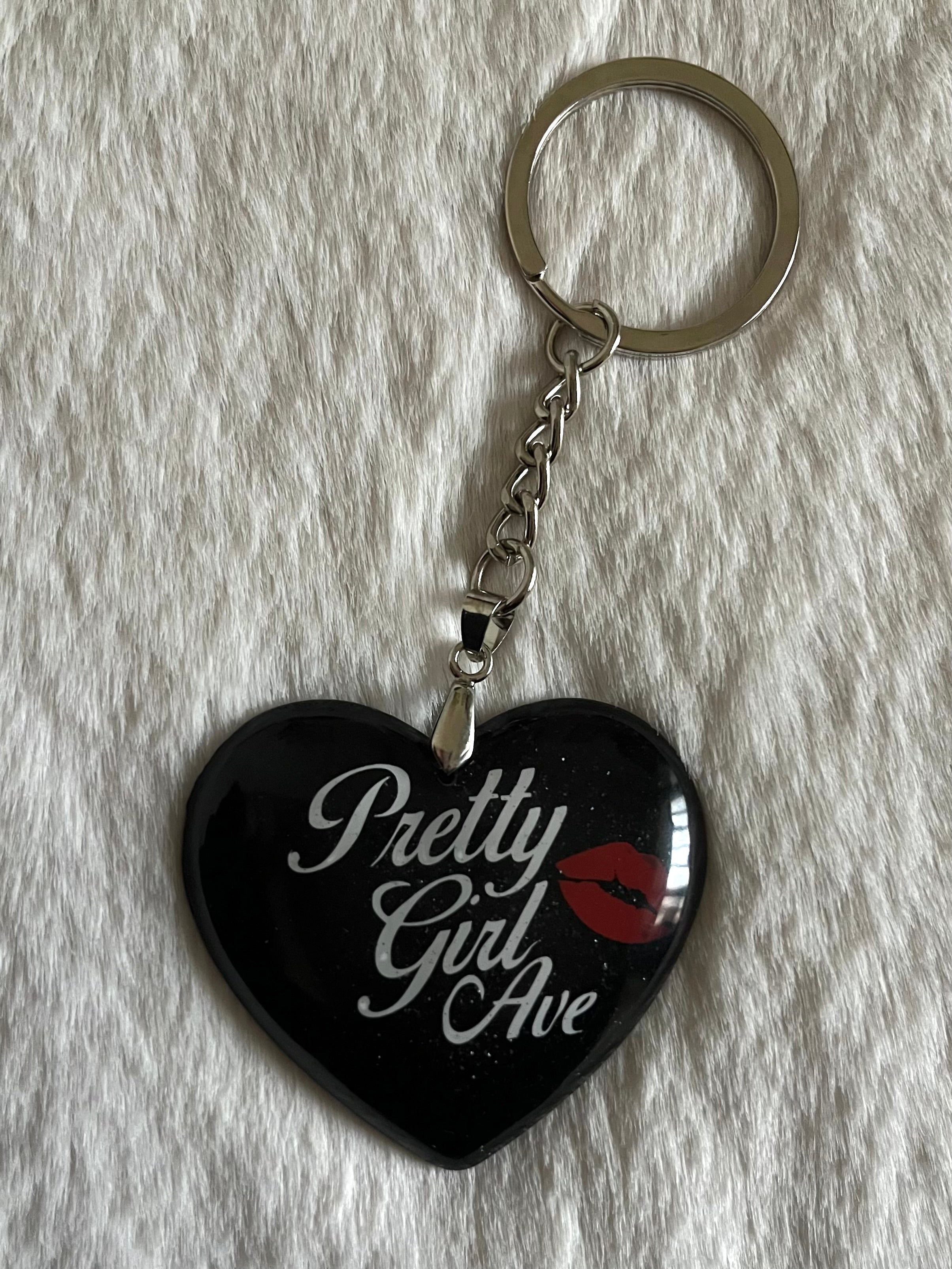 Llavero Pretty Girl Ave (2da edición) • Negro