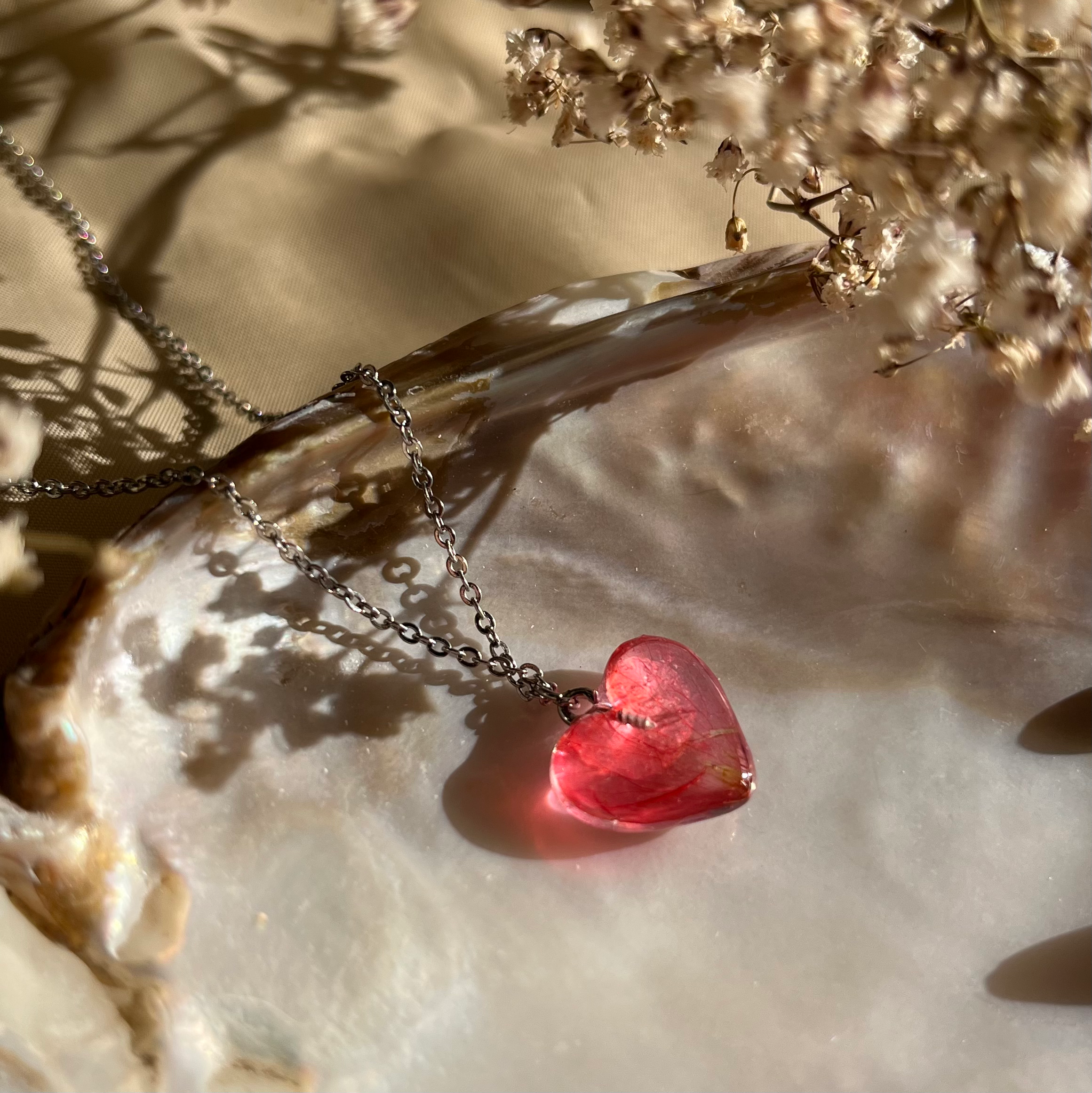 Colgante de corazón - pétalo de flor  image 2