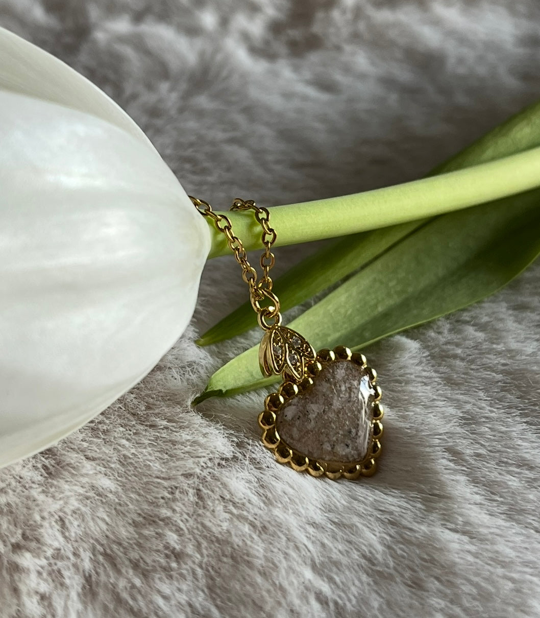 Colgante de corazón con cenizas