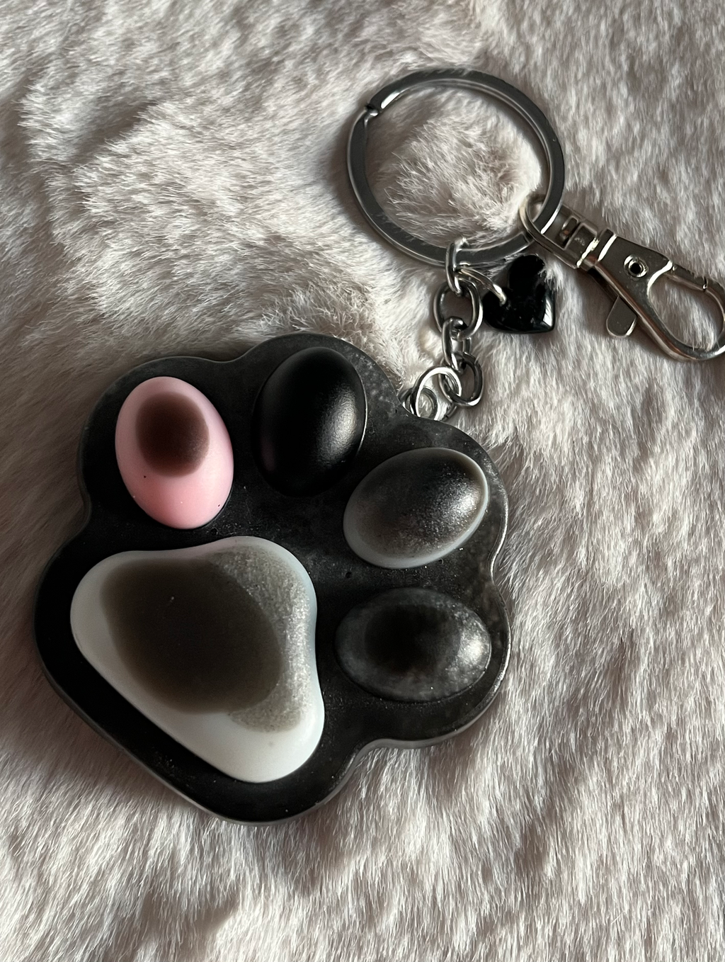 Xtra Lovely Paw – Llavero Patita image 0