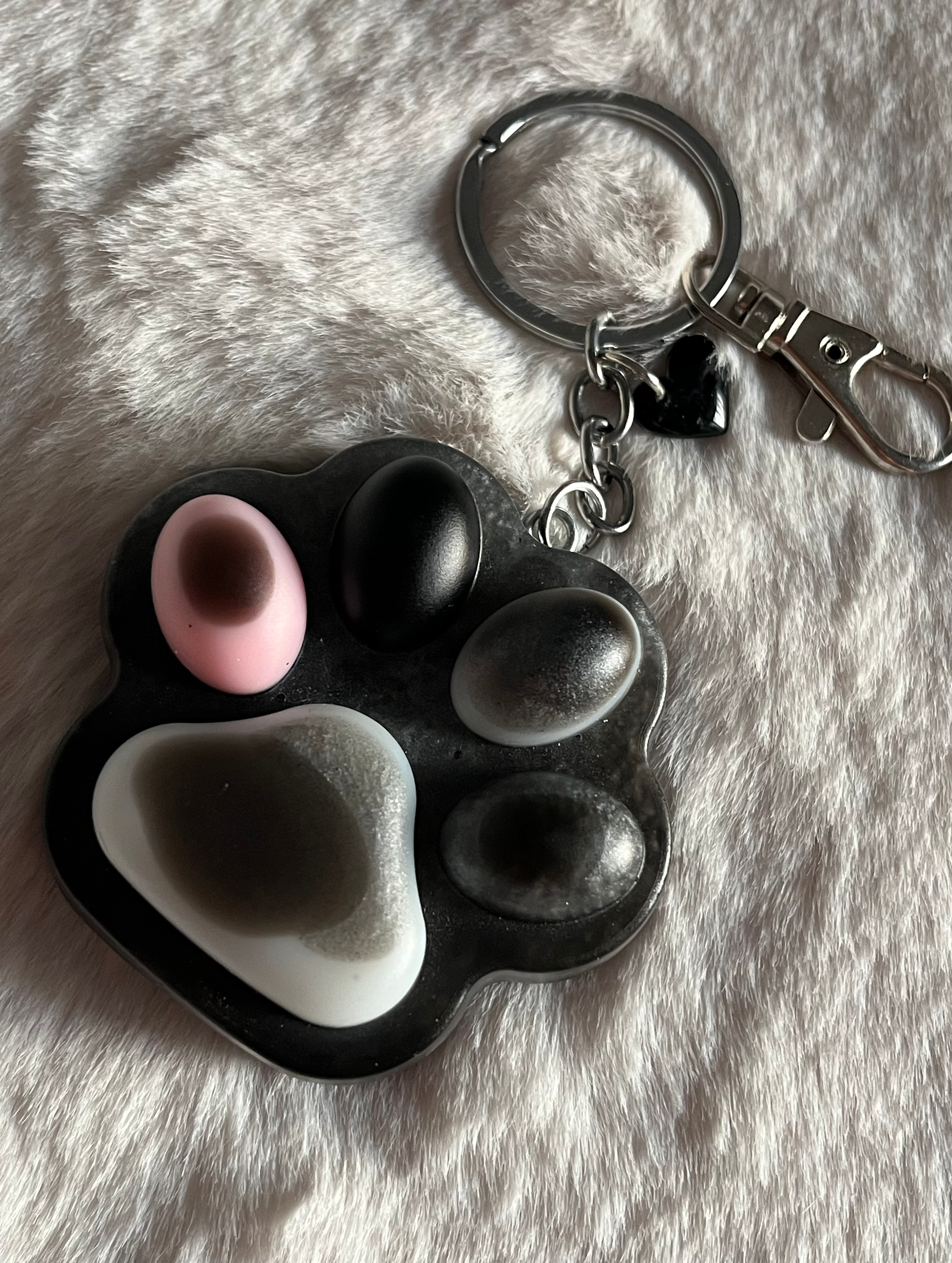 Xtra Lovely Paw – Llavero Patita image 0