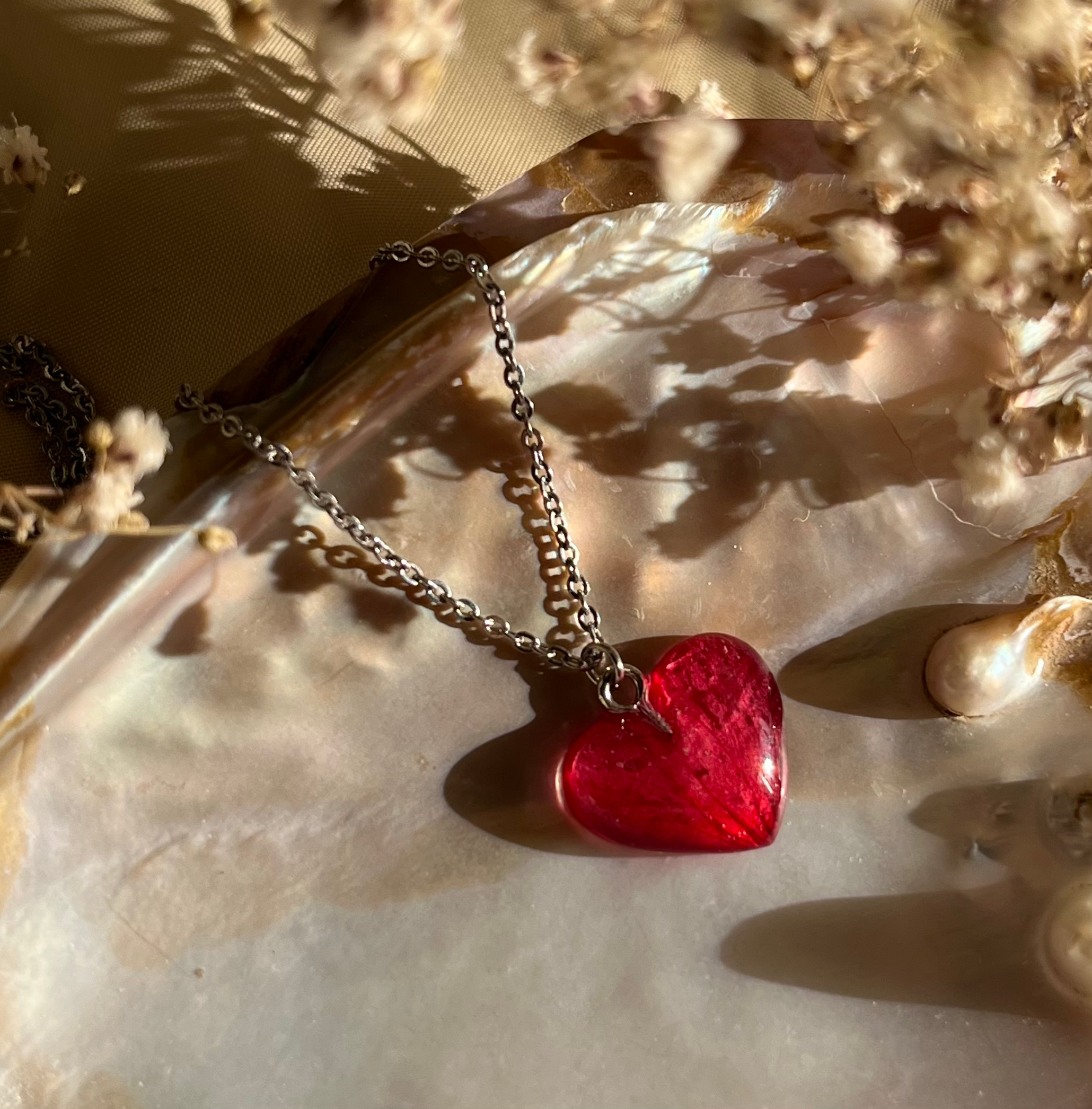 Colgante de corazón - pétalo de flor  image 0