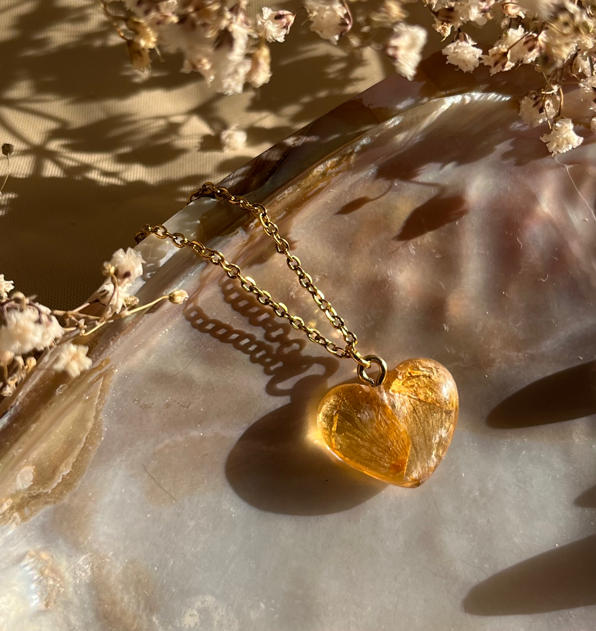 Colgante de corazón - pétalo de flor  image 0